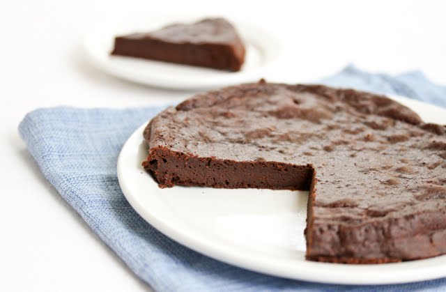 chocolate-flourless-cake-33.jpg