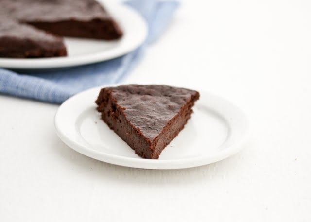 chocolate-flourless-cake-6.jpg