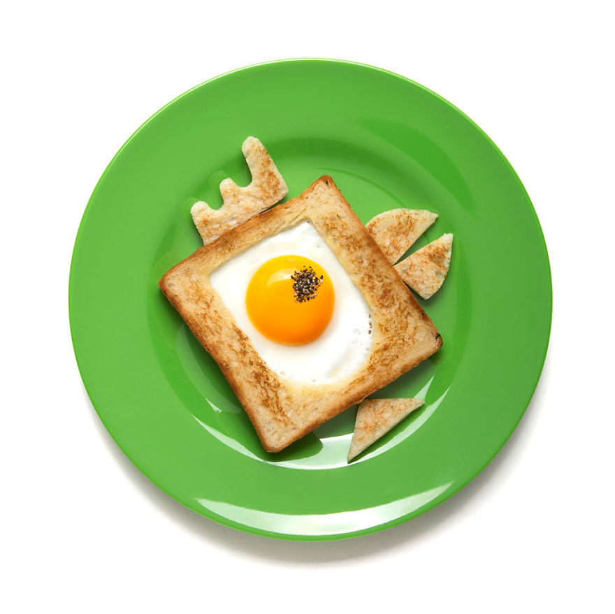 creative-egg-in-the-basket-meals-made-with-a-simple-bread-cutter-5_880.jpg
